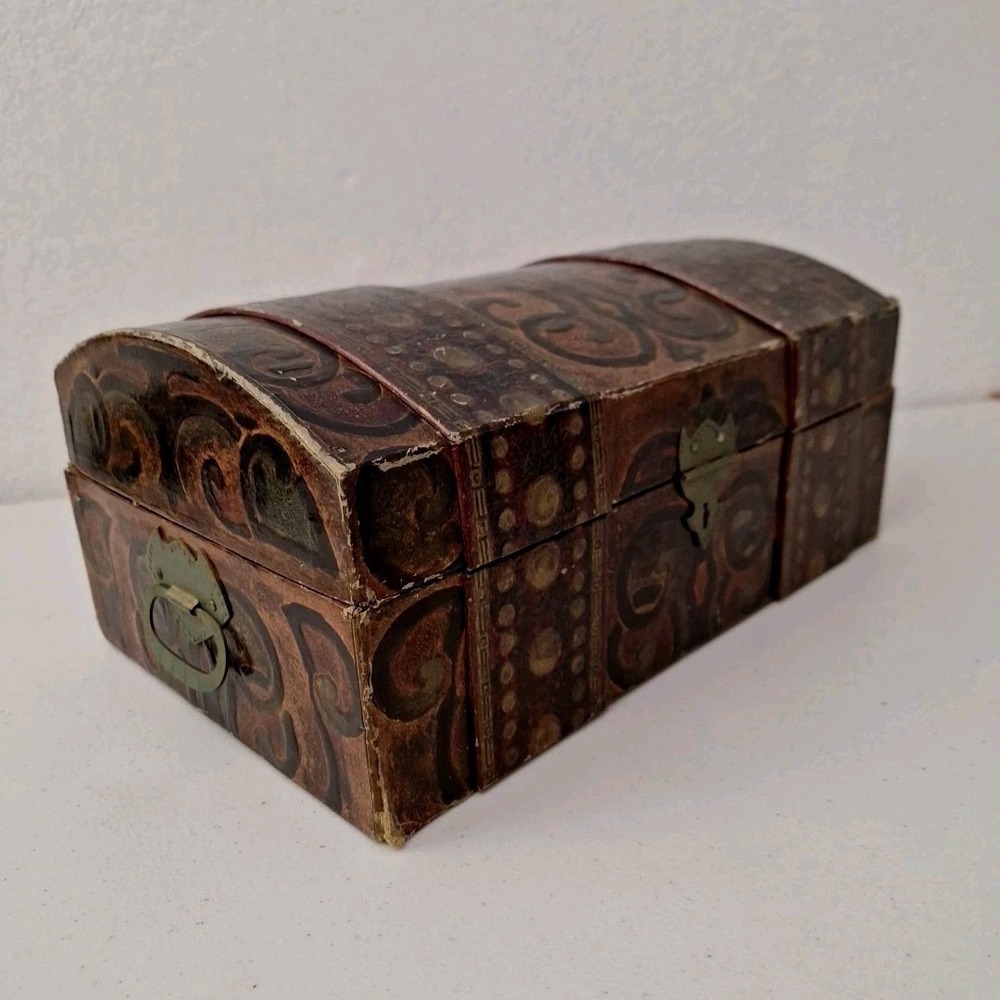 Vintage 1940s Toy Pirate Treasure Chest‎ with Caribbean Map Inside Lid  12.5" - Picture 10 of 16